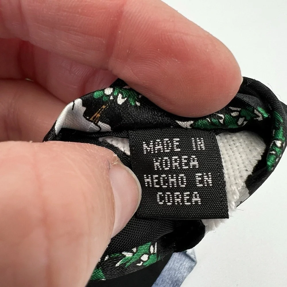 Vintage Hallmark Novel Ties by MMG Christmas Reindeer Santa Skiing‎ Necktie